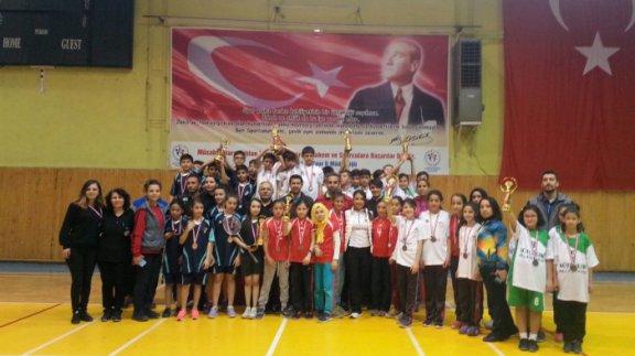 İmam Hatip Ortaokulu ve K.A.B Ortaokulunun Badminton Başarısı...