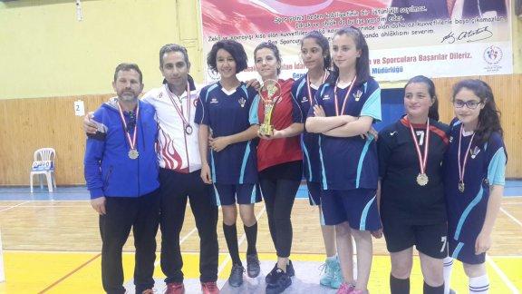 K.A.B Ortaokulu Yıldız Kız Badminton Takımı İl Birincisi Oldular...