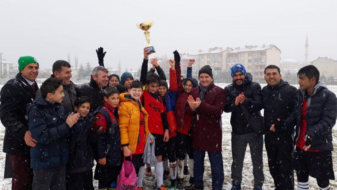 Yıldızlar Futbol Turnuvasında Birinci Mehmet Akif Ersoy Ortaokulu Oldu...