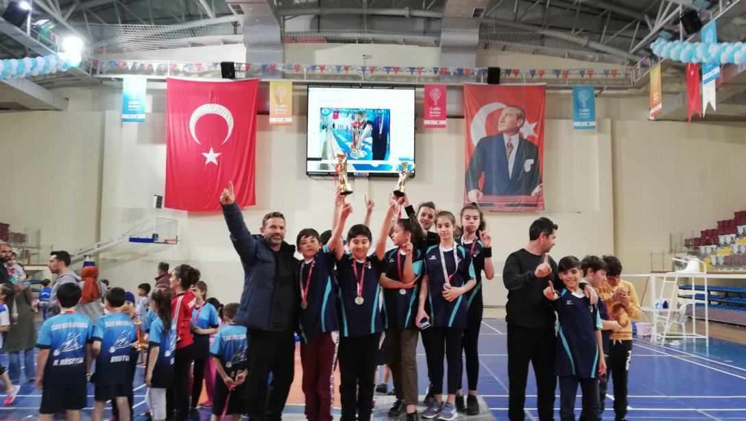 Kaymakam Abdurrahman Bey Ortaokulu Kız ve Erkek Takımları Badminton İl Birincisi Oldular...