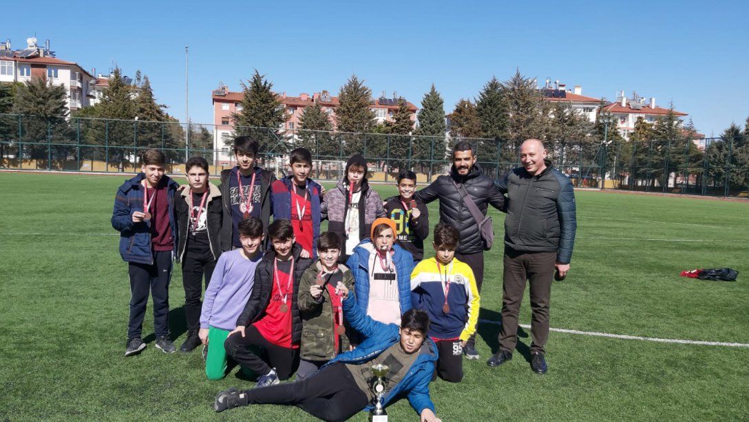 Mehmet Akif Ersoy Ortaokulu Yıldız Erkekler Futbol Takımı İl Üçüncüsü