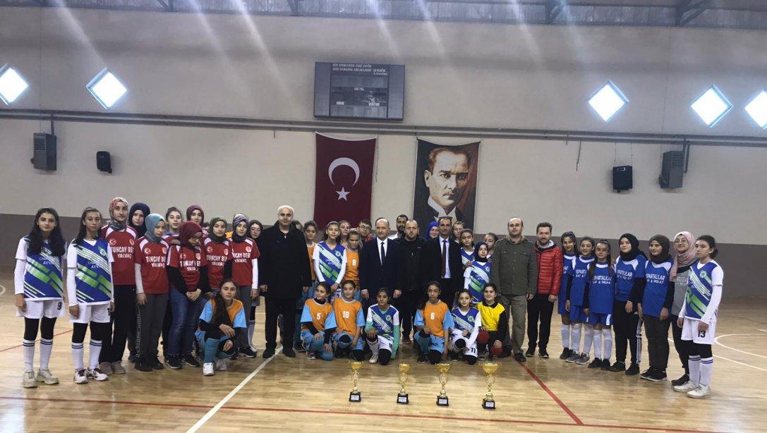 Yıldız Kız Futsal Turnuvası Şampiyonu Yağcılar Ortaokulu Oldu.