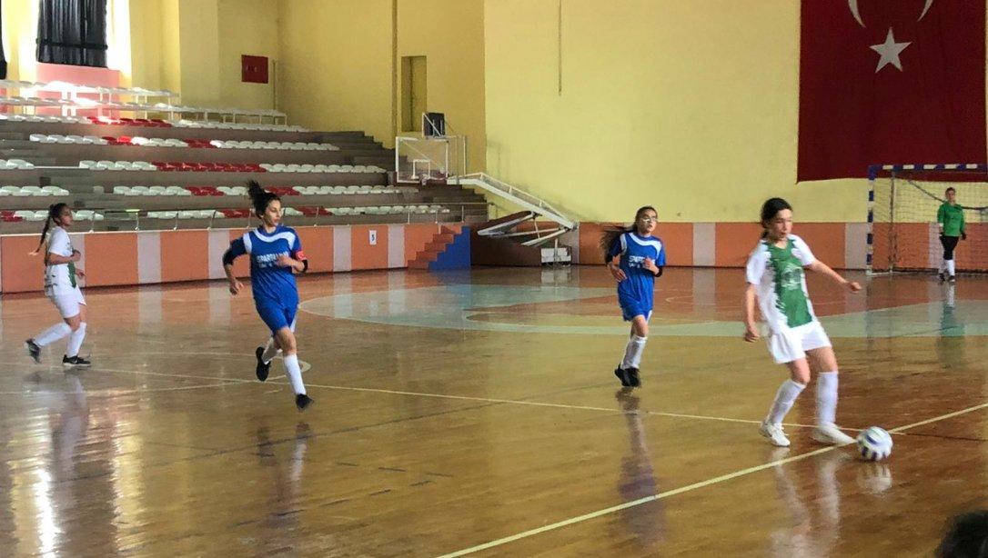 Yıldız Kızlar Futsal İl Birinciliği Müsabakaları Devam Ediyor...