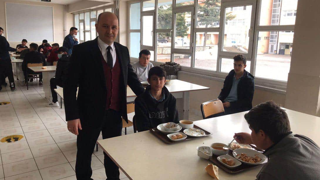 Yalvaç Atatürk Lisesi Öğrencileri ile Beraber Öğle Yemeği.