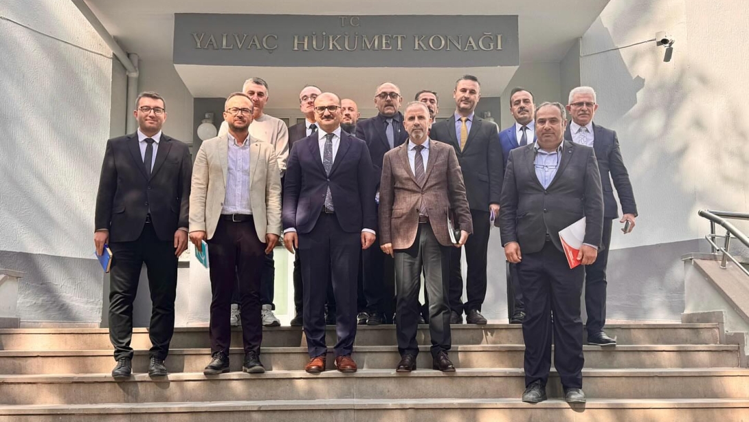 Yalvaç'ta Liseler Bilgilendirme Toplantısı Kaymakam Bekir ABACI Başkanlığında Gerçekleştirildi.